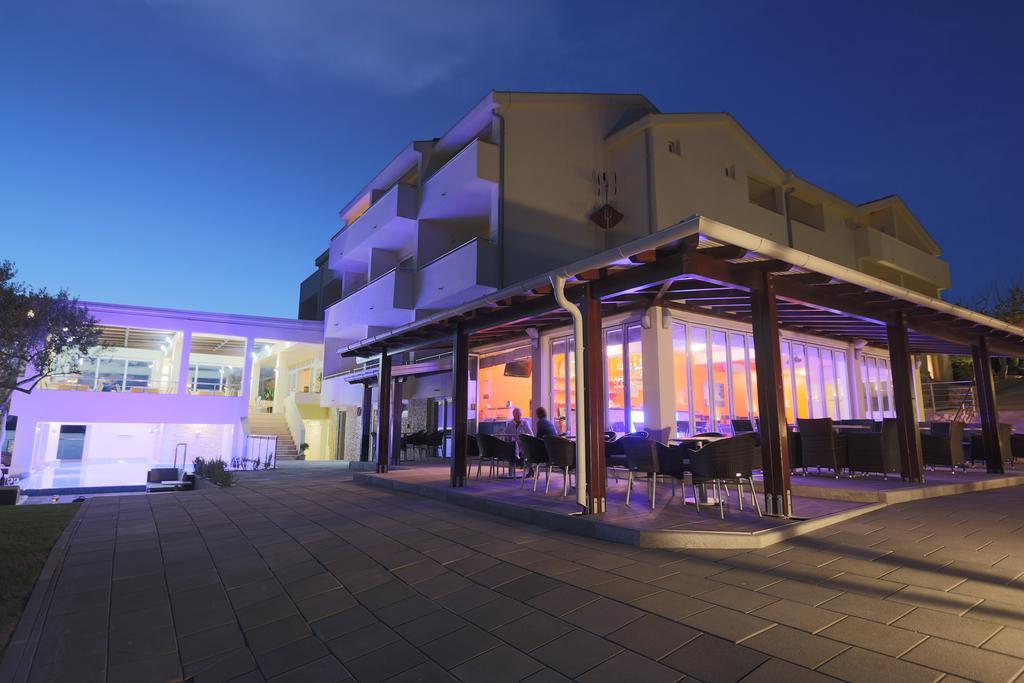 Hotel Vila 4M Ražanac Extérieur photo
