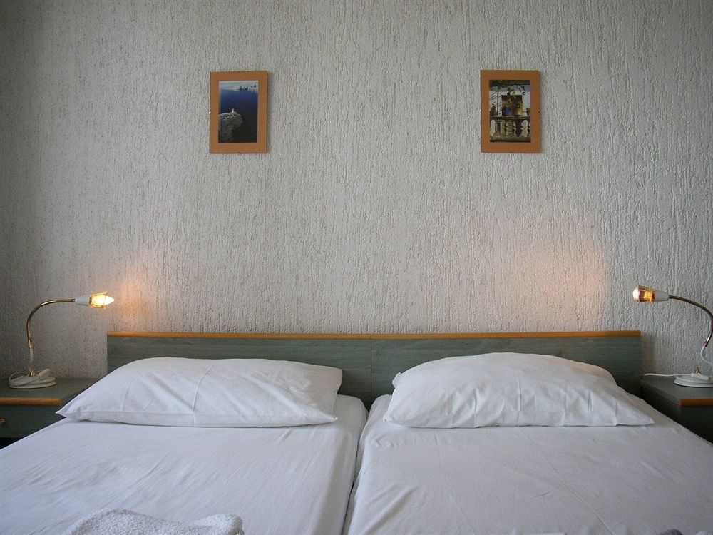 Hotel Vila 4M Ražanac Extérieur photo