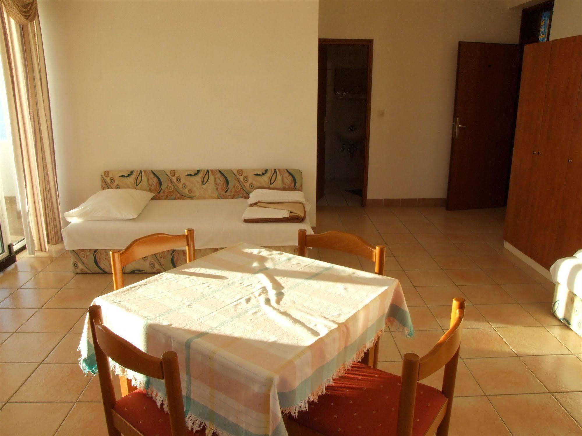Hotel Vila 4M Ražanac Extérieur photo