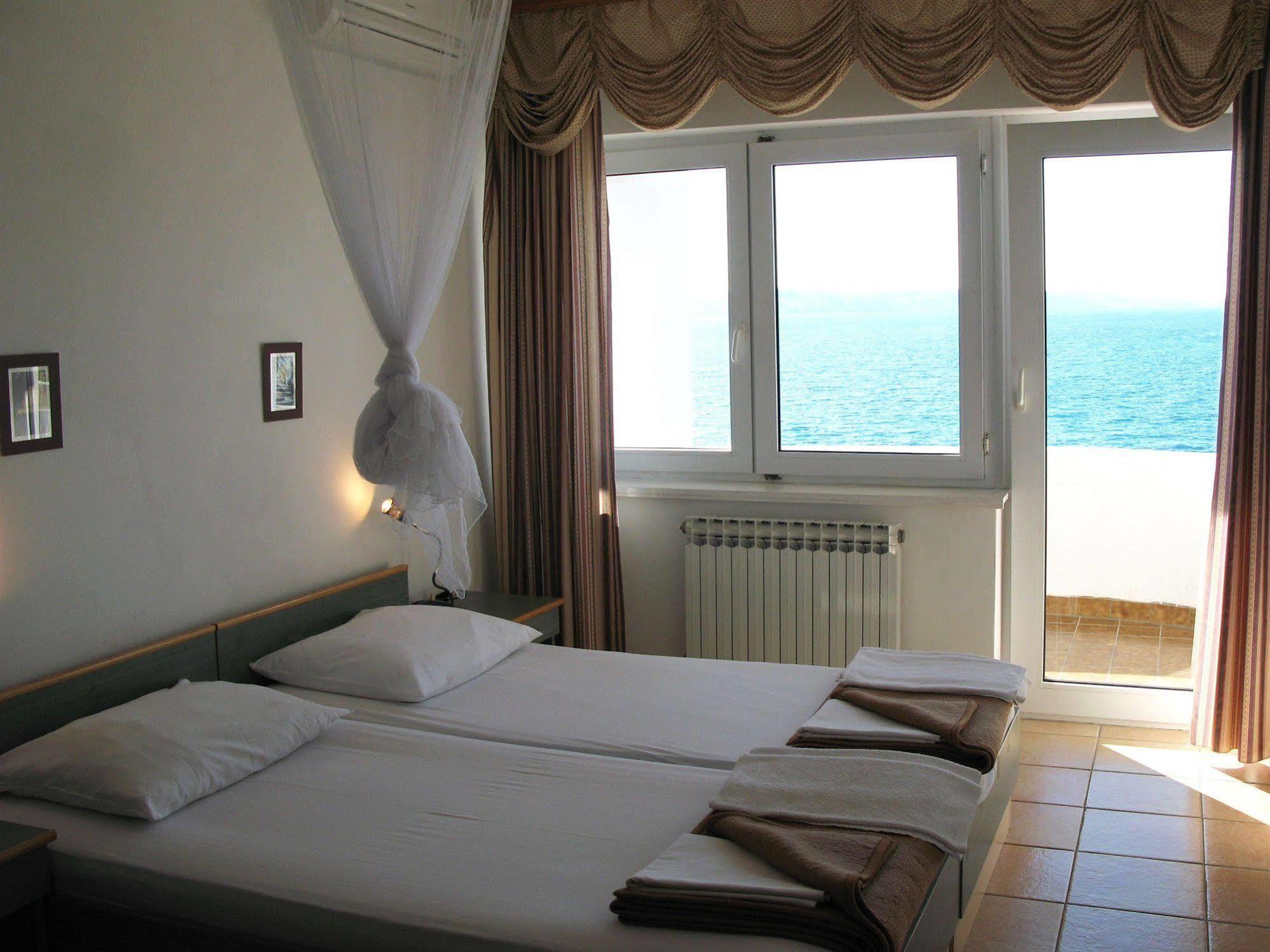 Hotel Vila 4M Ražanac Extérieur photo