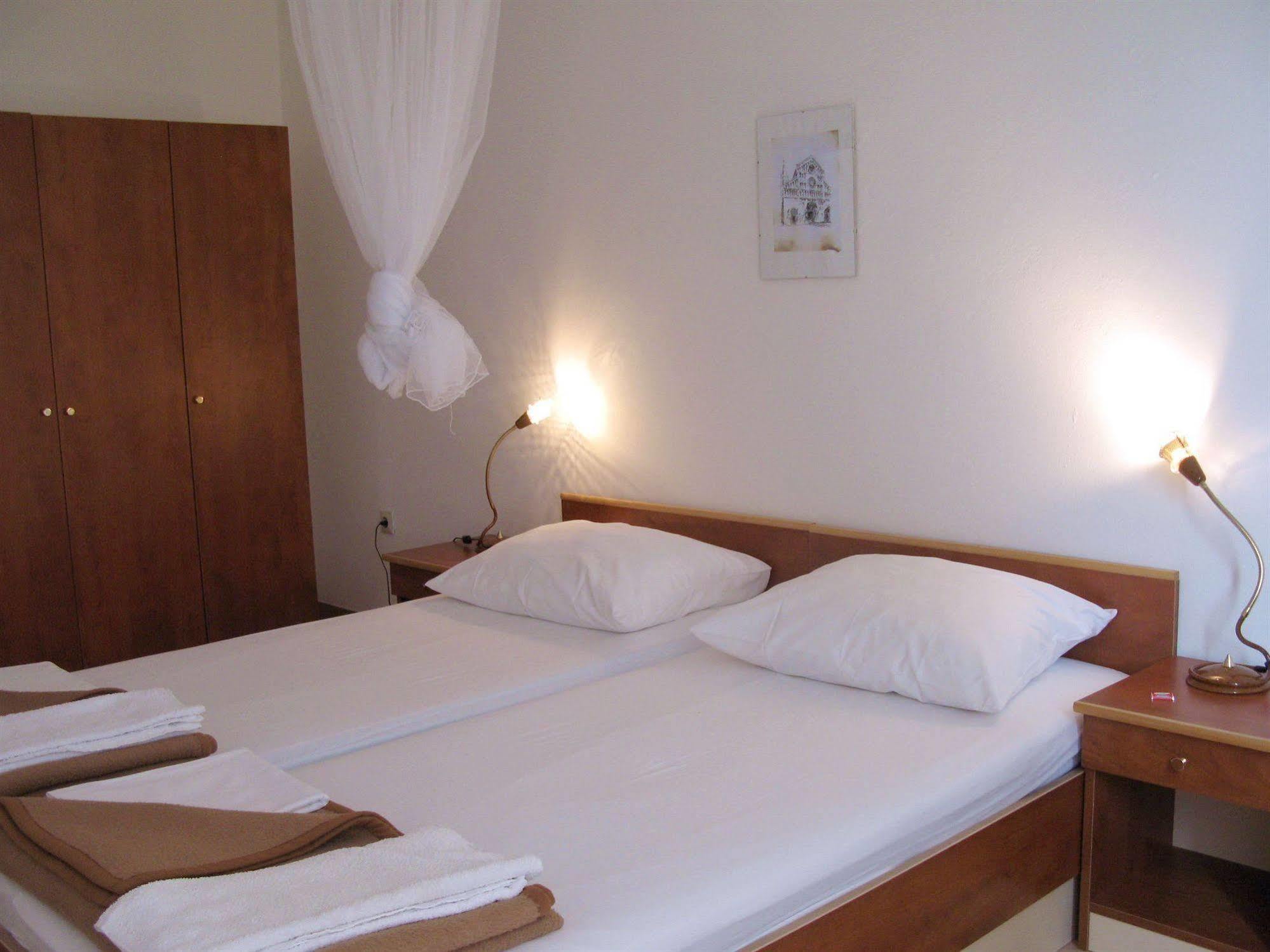 Hotel Vila 4M Ražanac Extérieur photo