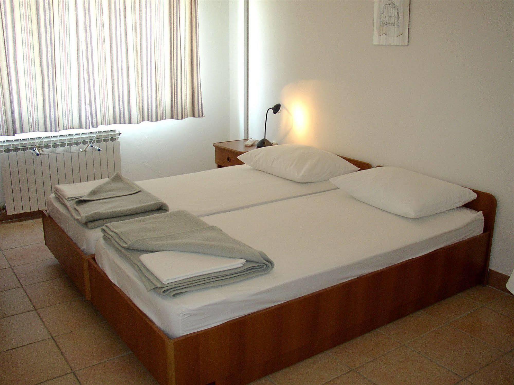 Hotel Vila 4M Ražanac Extérieur photo