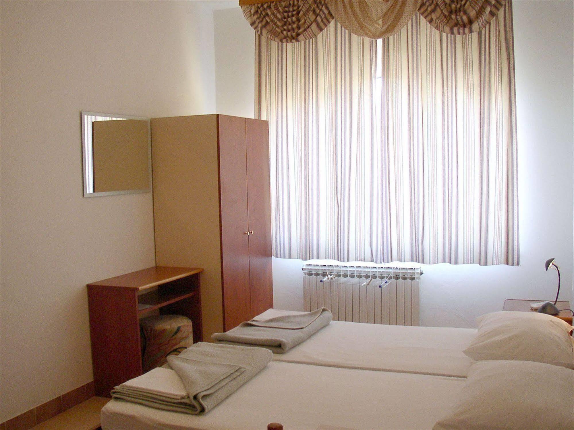 Hotel Vila 4M Ražanac Extérieur photo