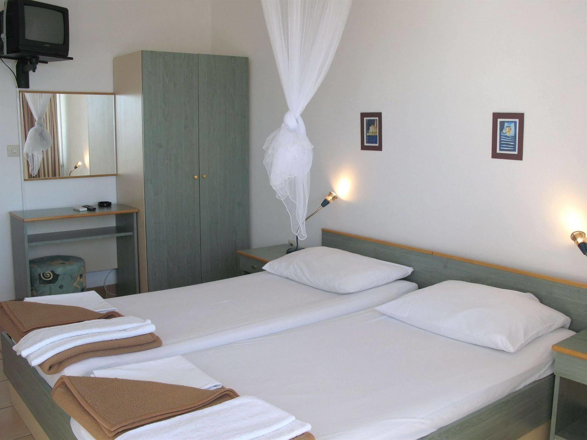 Hotel Vila 4M Ražanac Extérieur photo
