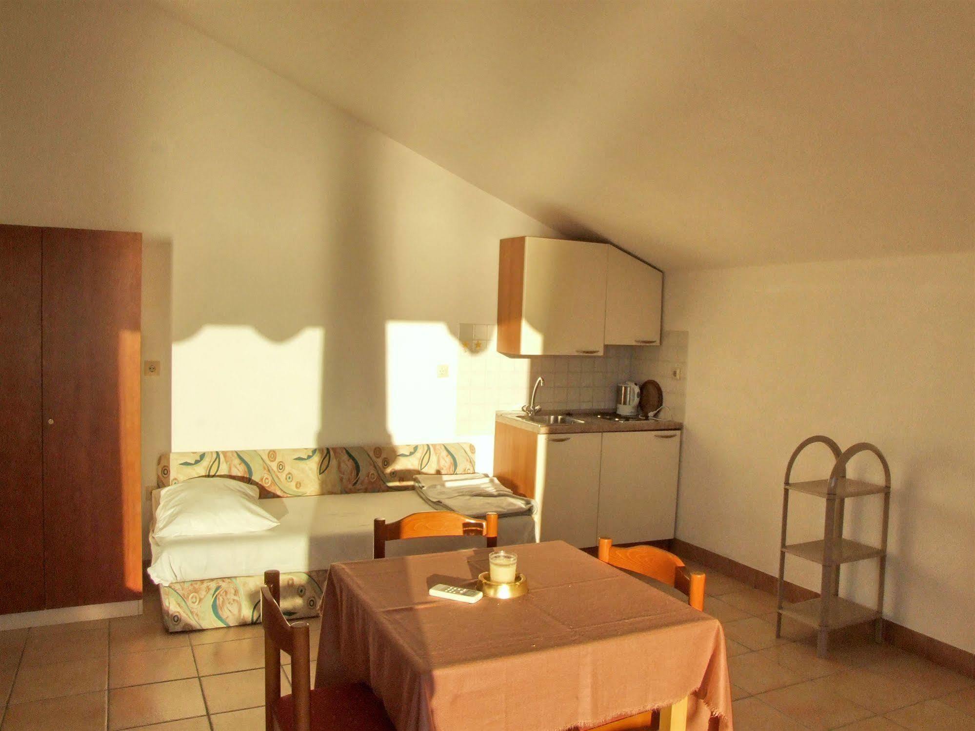 Hotel Vila 4M Ražanac Extérieur photo