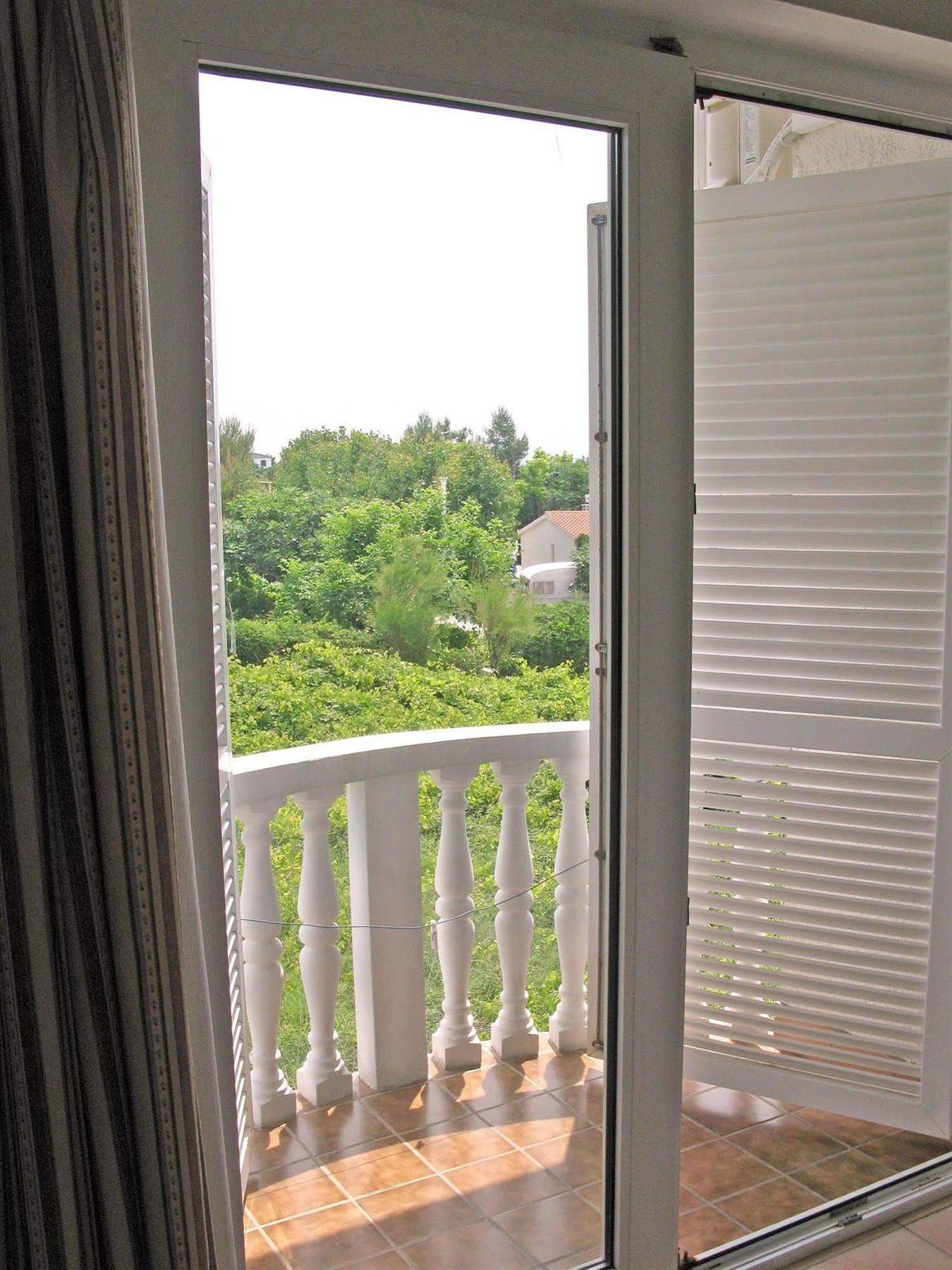 Hotel Vila 4M Ražanac Extérieur photo